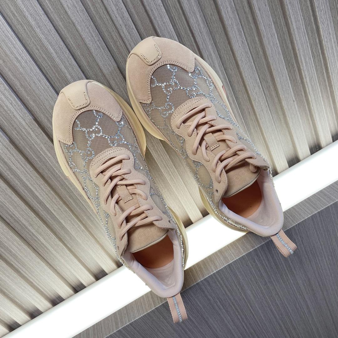 Gucci Women's Run Sneaker - FashionPlug