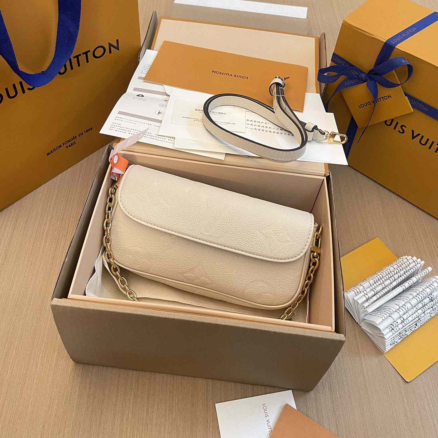 Louis Vuitton Wallet On Chain Ivy (23.5x12x4.3cm)  M82210 - FashionPlug