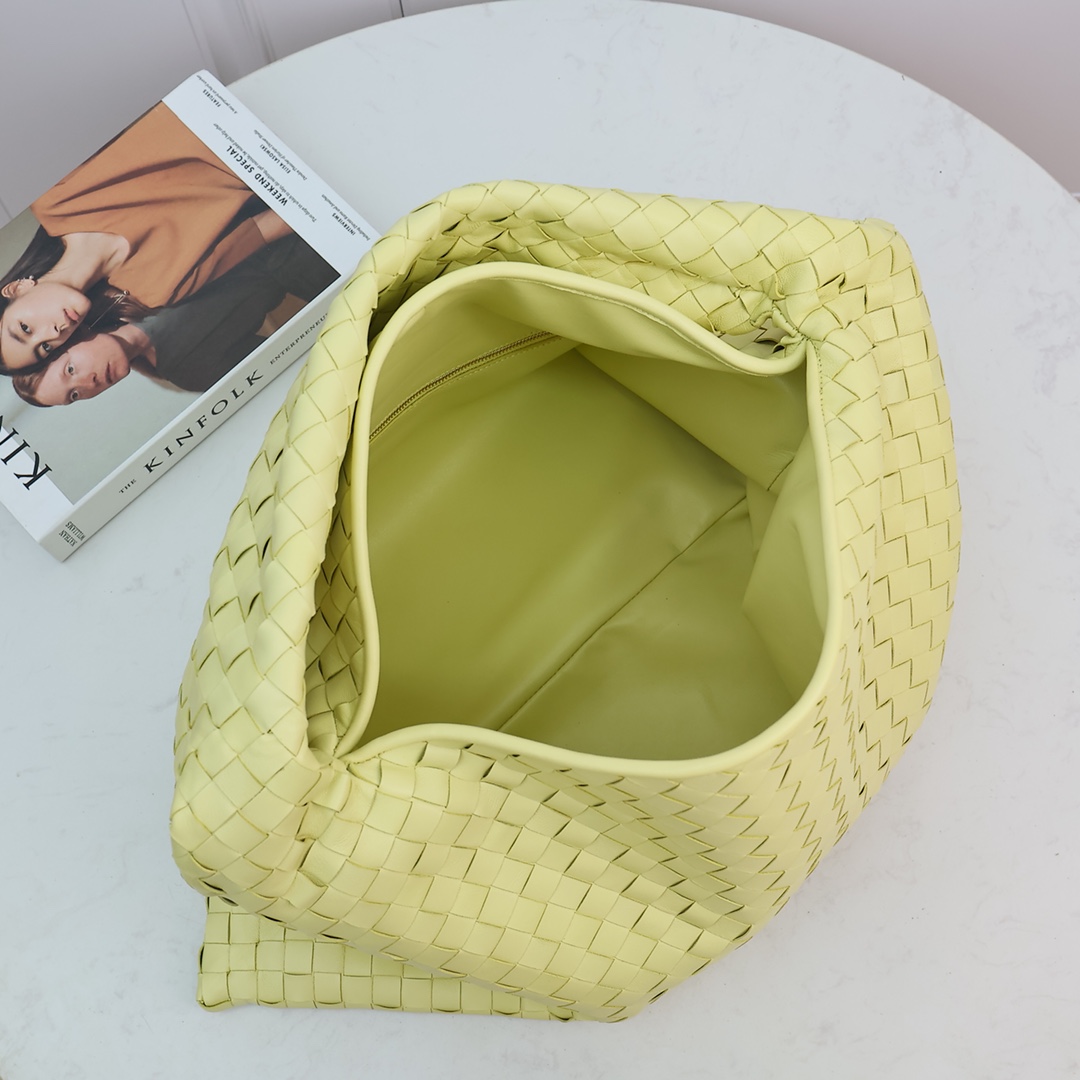 Bottega Veneta Large Hop - FashionPlug