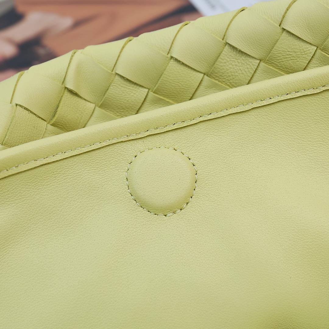 Bottega Veneta Large Hop - FashionPlug