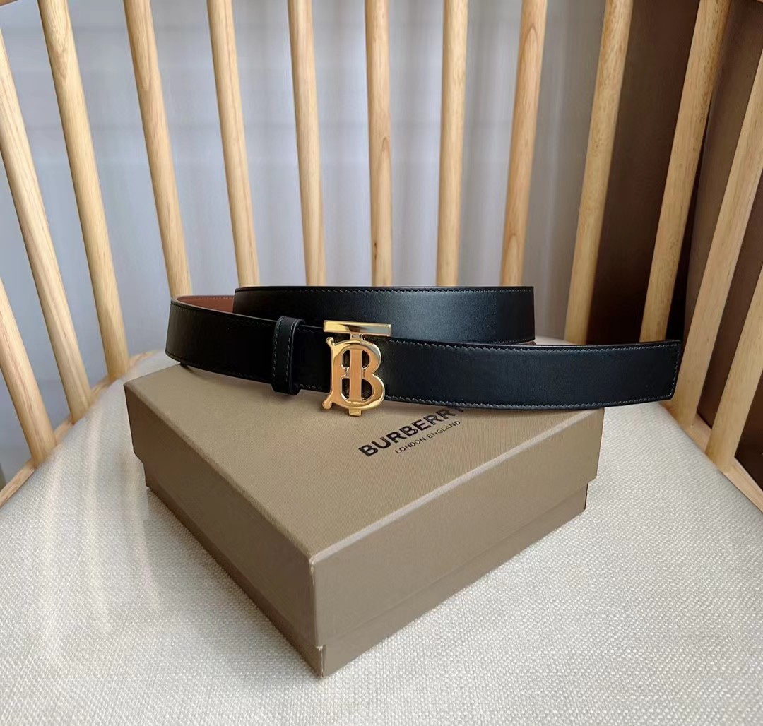 Burberry Men's Leather Reversible TB Belt - FashionPlug