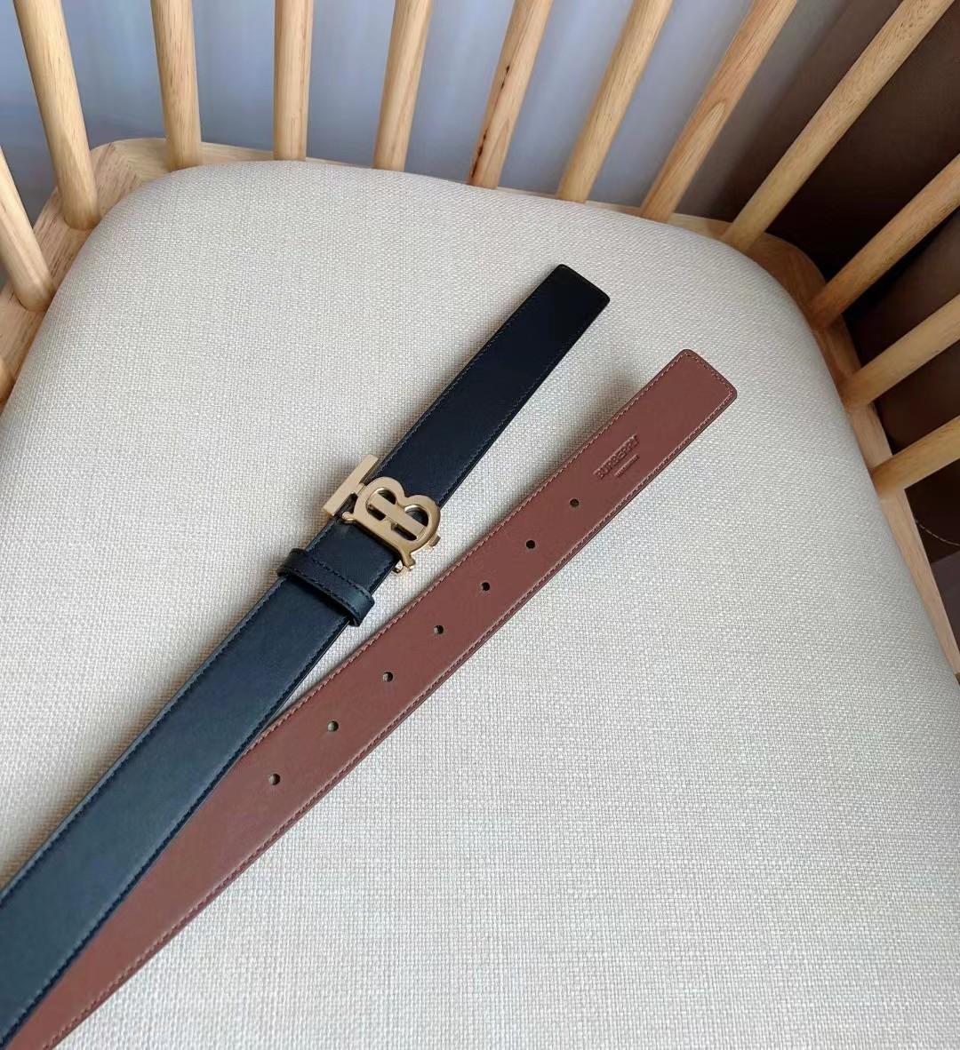 Burberry Men's Leather Reversible TB Belt - FashionPlug