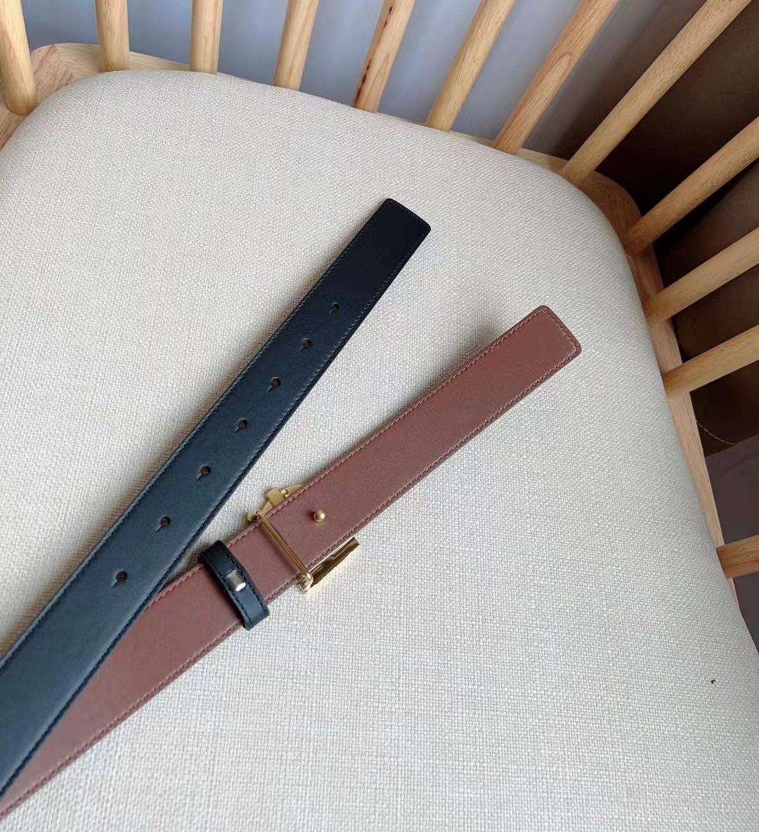 Burberry Men's Leather Reversible TB Belt - FashionPlug