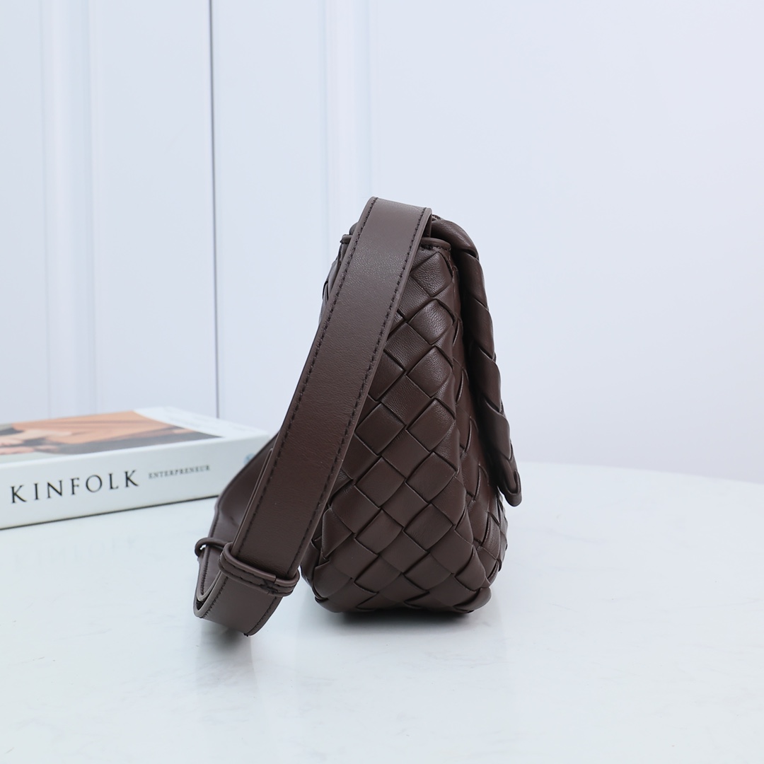 Bottega Veneta Small Cobble Messenger - FashionPlug