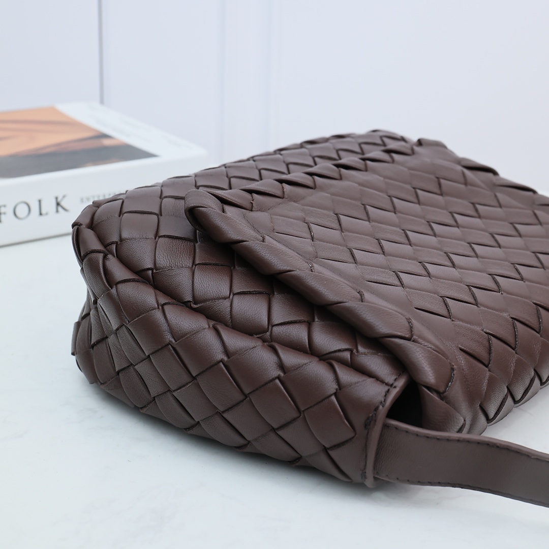 Bottega Veneta Small Cobble Messenger - FashionPlug