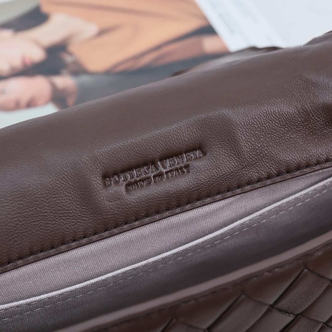 Bottega Veneta Small Cobble Messenger - FashionPlug