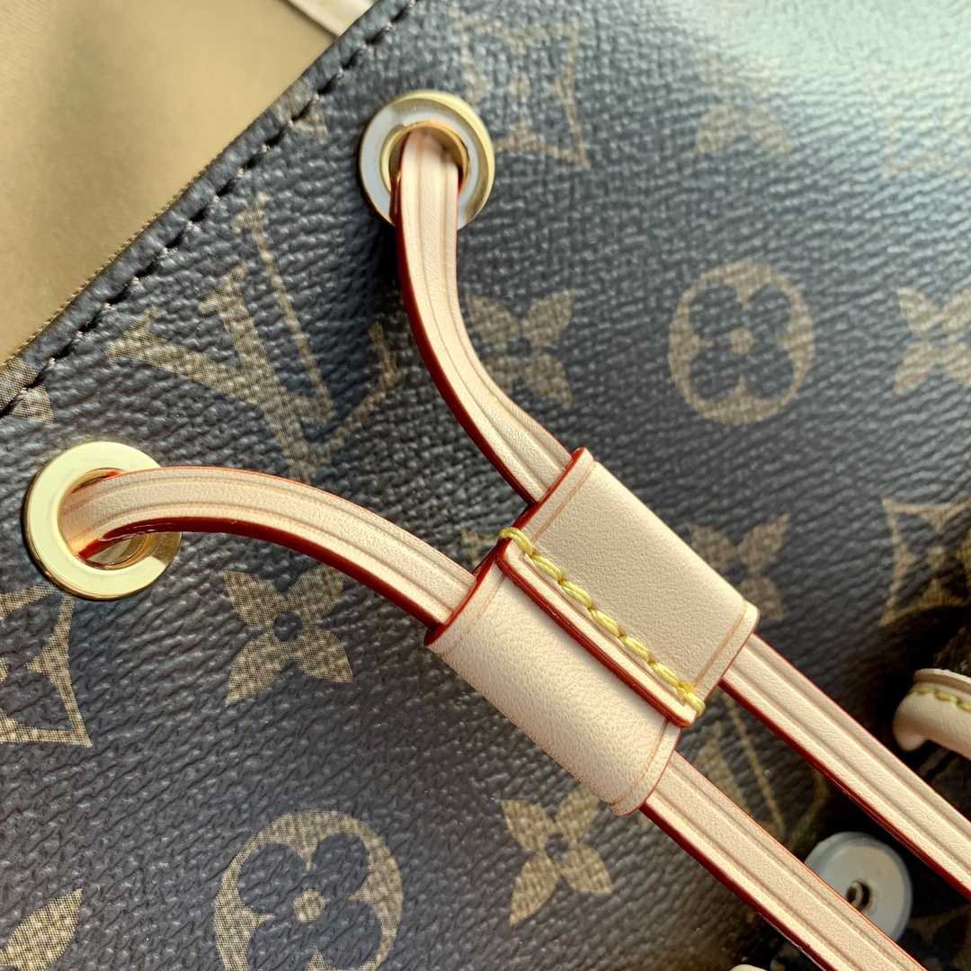 Louis Vuitton Excursion PM  (21-23-10cm)   M46932 - FashionPlug