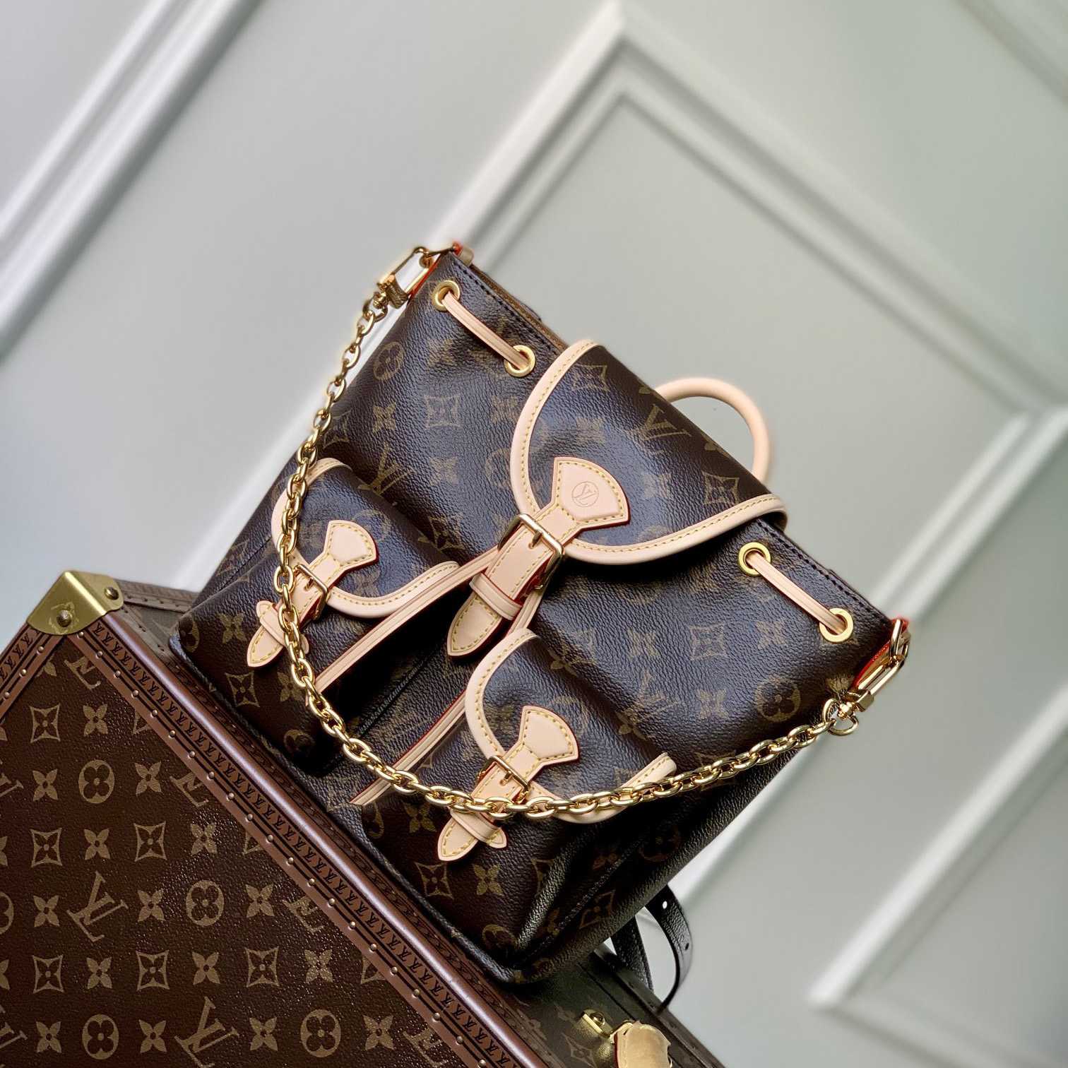 Louis Vuitton Excursion PM  (21-23-10cm)   M46932 - FashionPlug