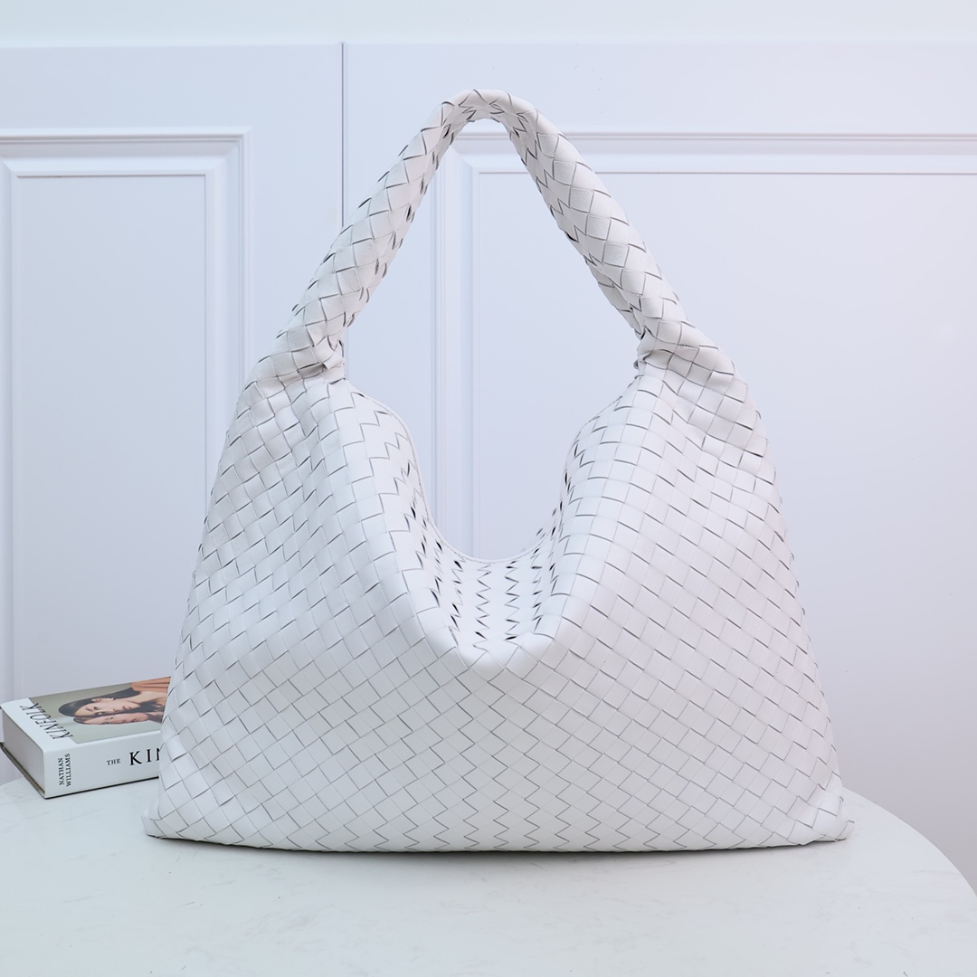 Bottega Veneta Large Hop - FashionPlug