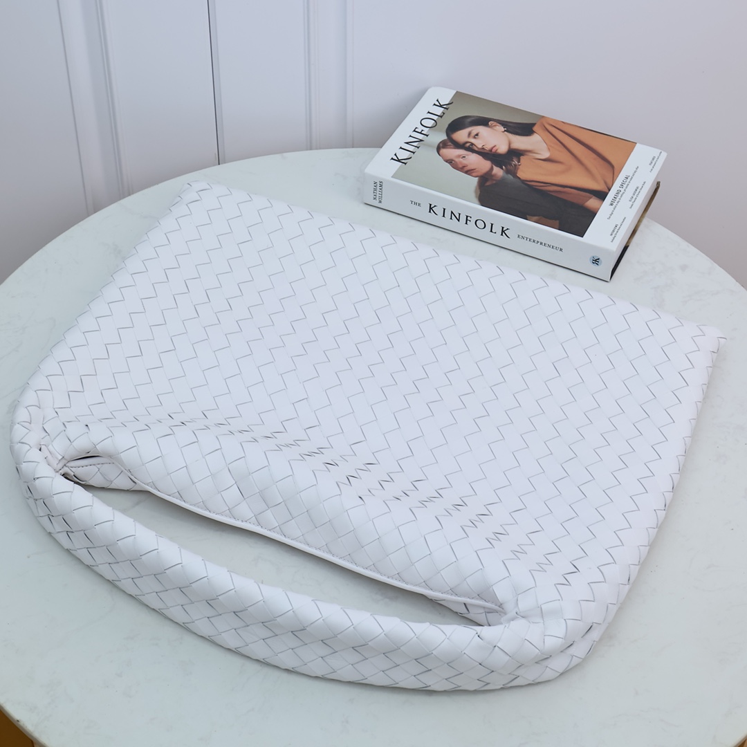 Bottega Veneta Large Hop - FashionPlug