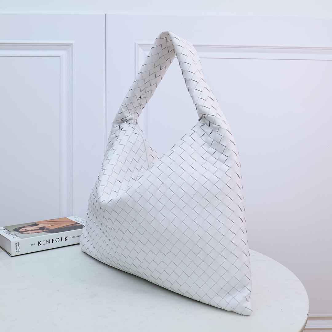 Bottega Veneta Large Hop - FashionPlug