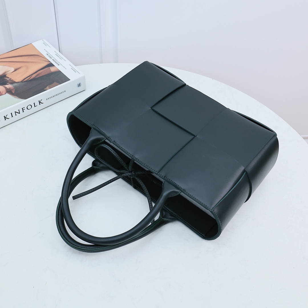 Bottega Veneta Small Arco Tote Bag - FashionPlug