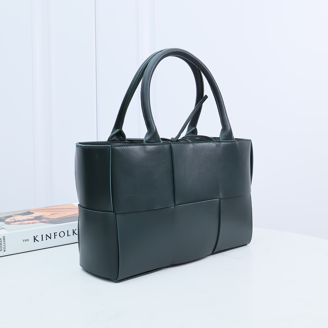 Bottega Veneta Small Arco Tote Bag - FashionPlug