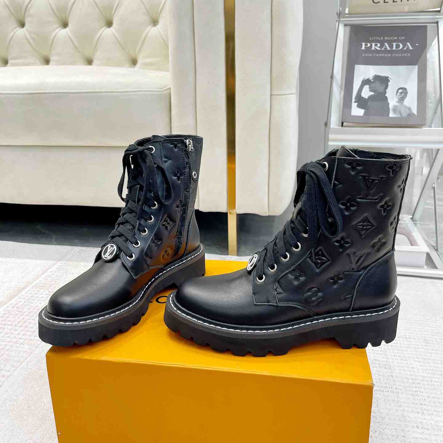 Louis Vuitton Territory Flat Ranger - FashionPlug