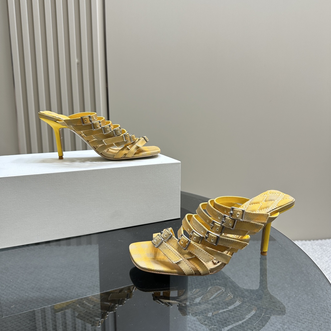 Burberry Check Cotton Step Sandals - FashionPlug