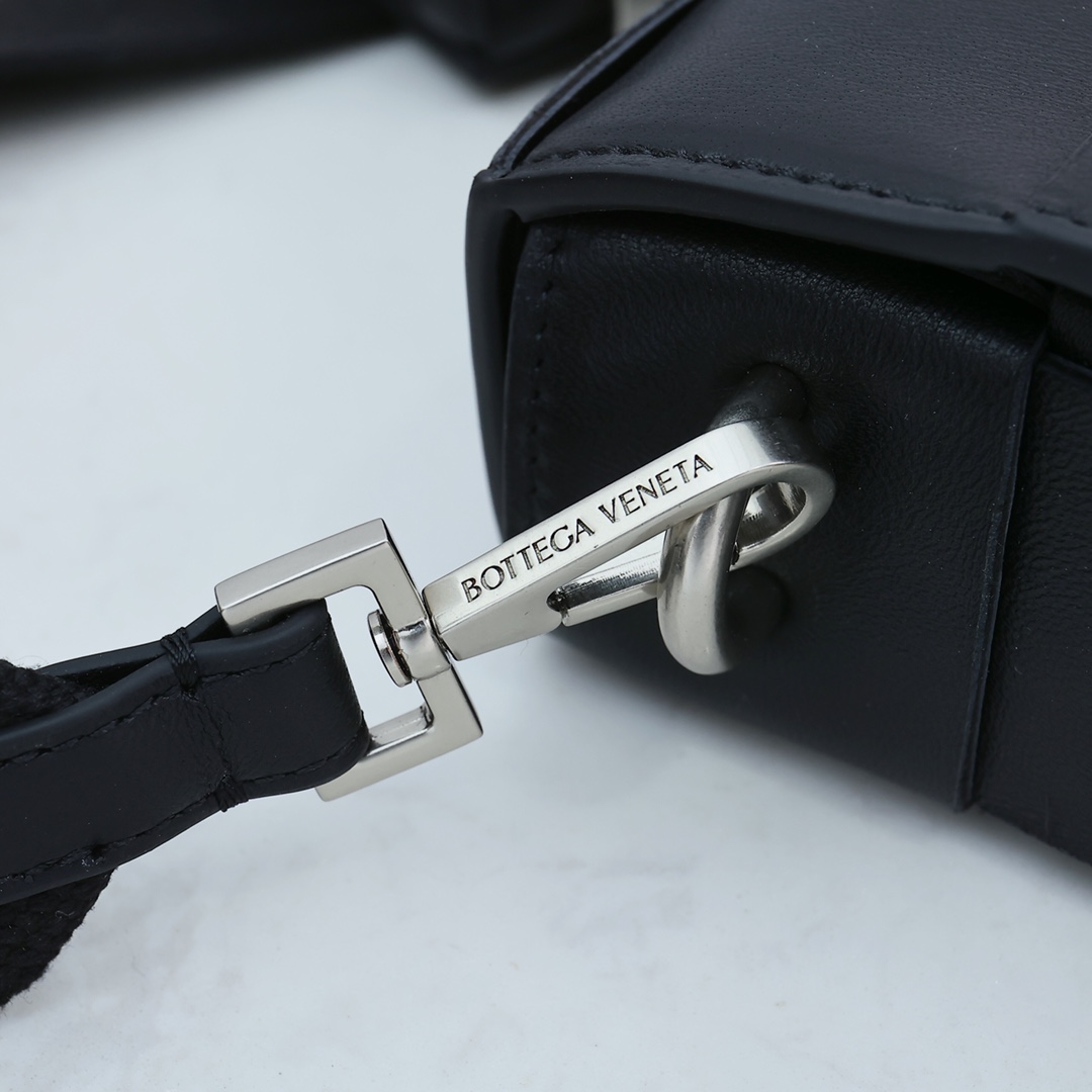 Bottega Veneta Cassette With Versatile Strap - FashionPlug