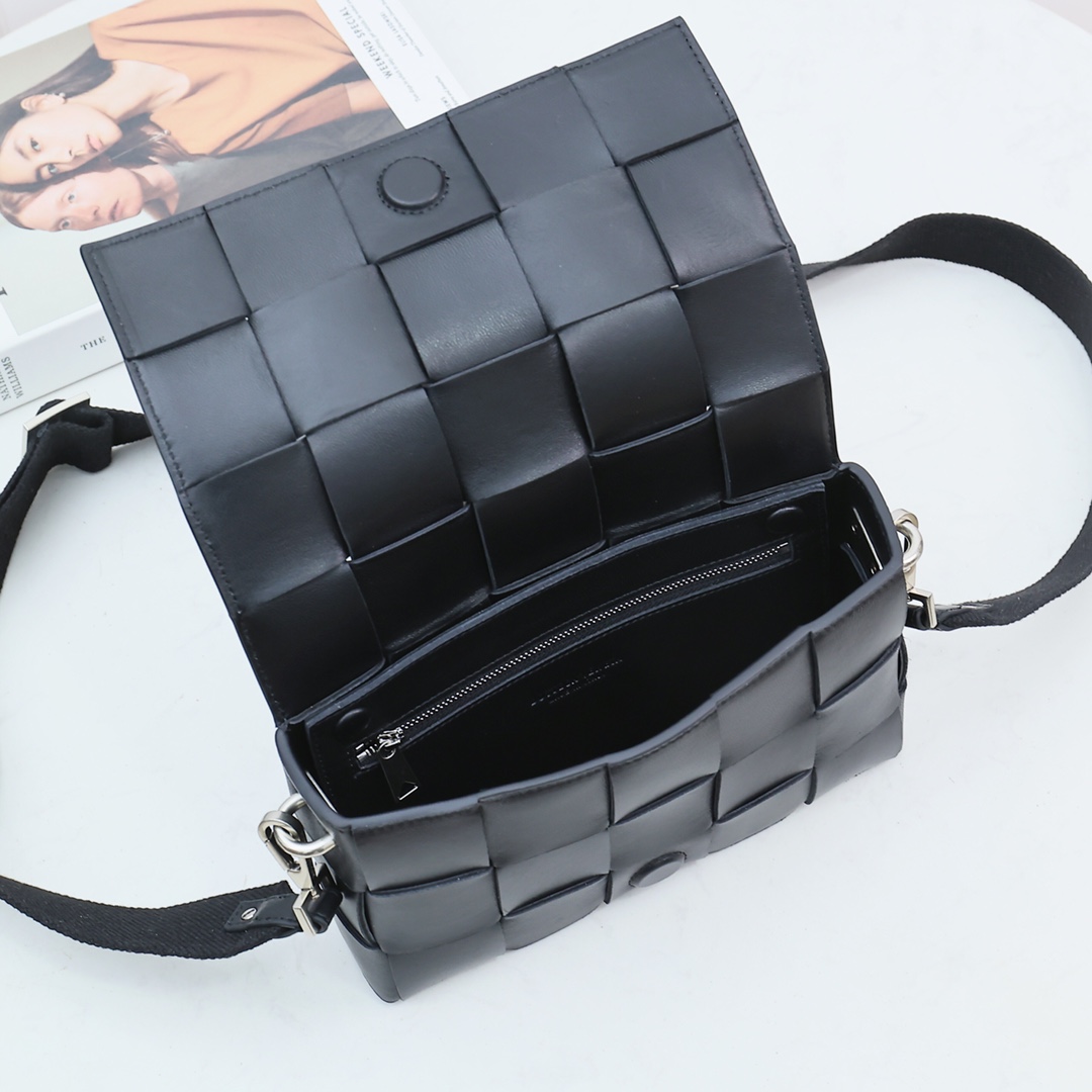 Bottega Veneta Cassette With Versatile Strap - FashionPlug