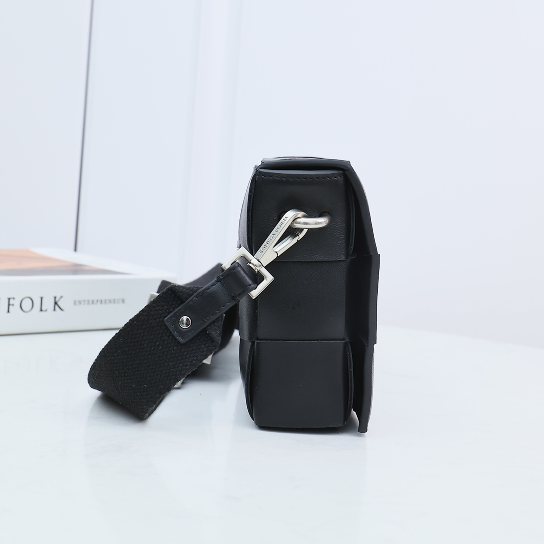 Bottega Veneta Cassette With Versatile Strap - FashionPlug