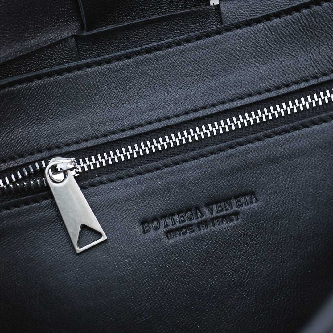 Bottega Veneta Cassette With Versatile Strap - FashionPlug