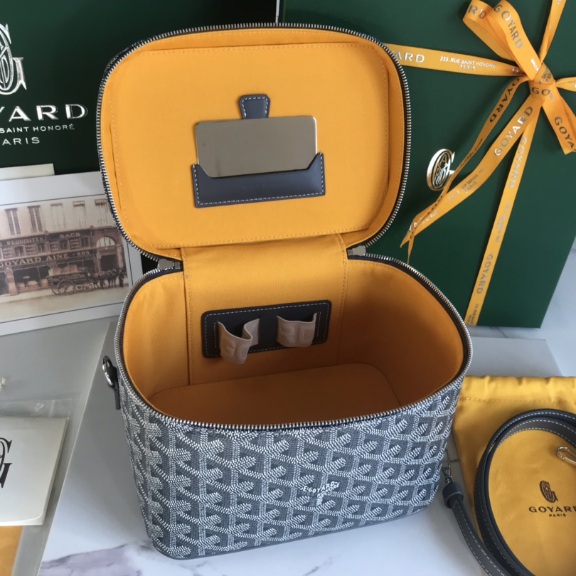 Goyard Muse Vanity Case - FashionPlug