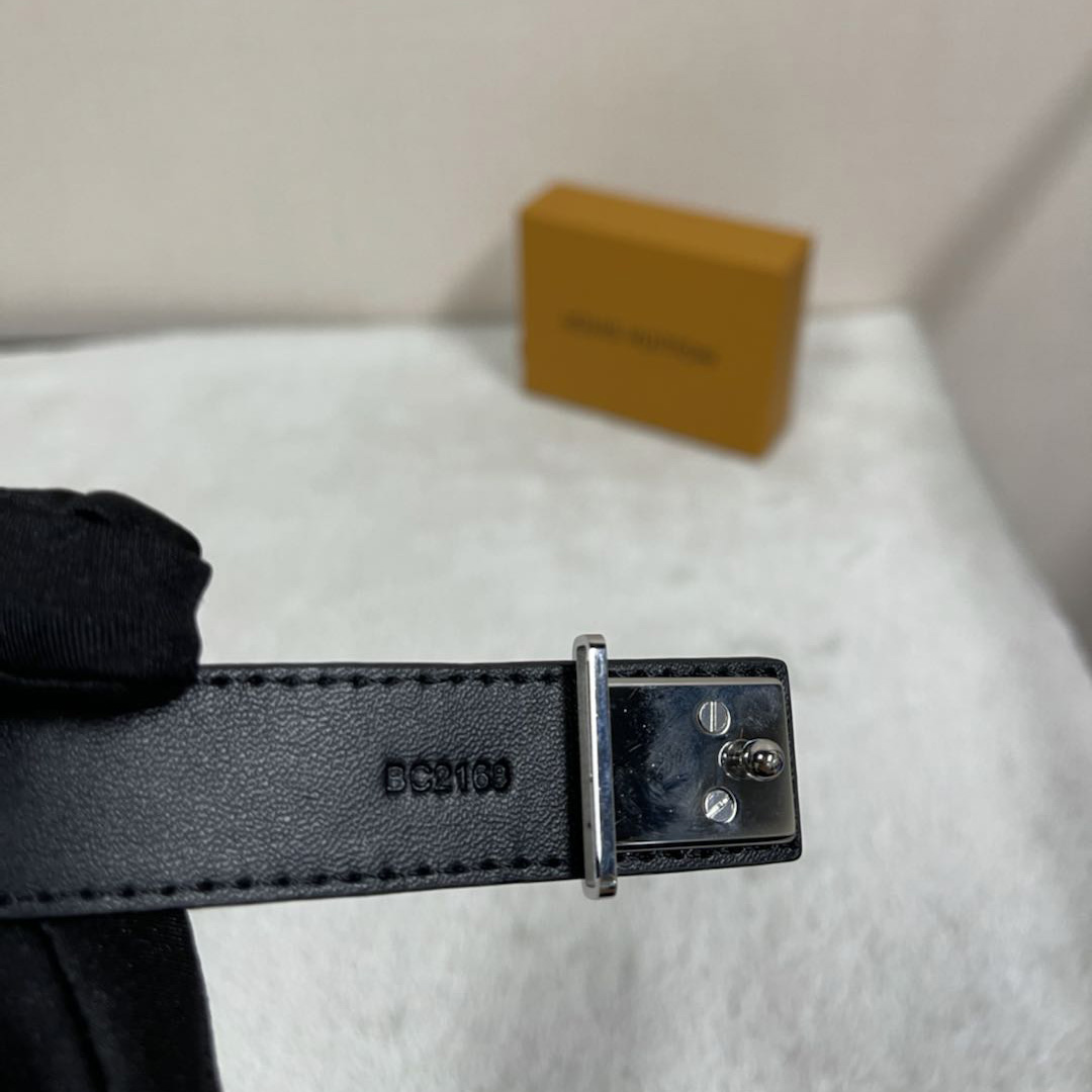 Louis Vuitto LV Slim Bracelet - FashionPlug