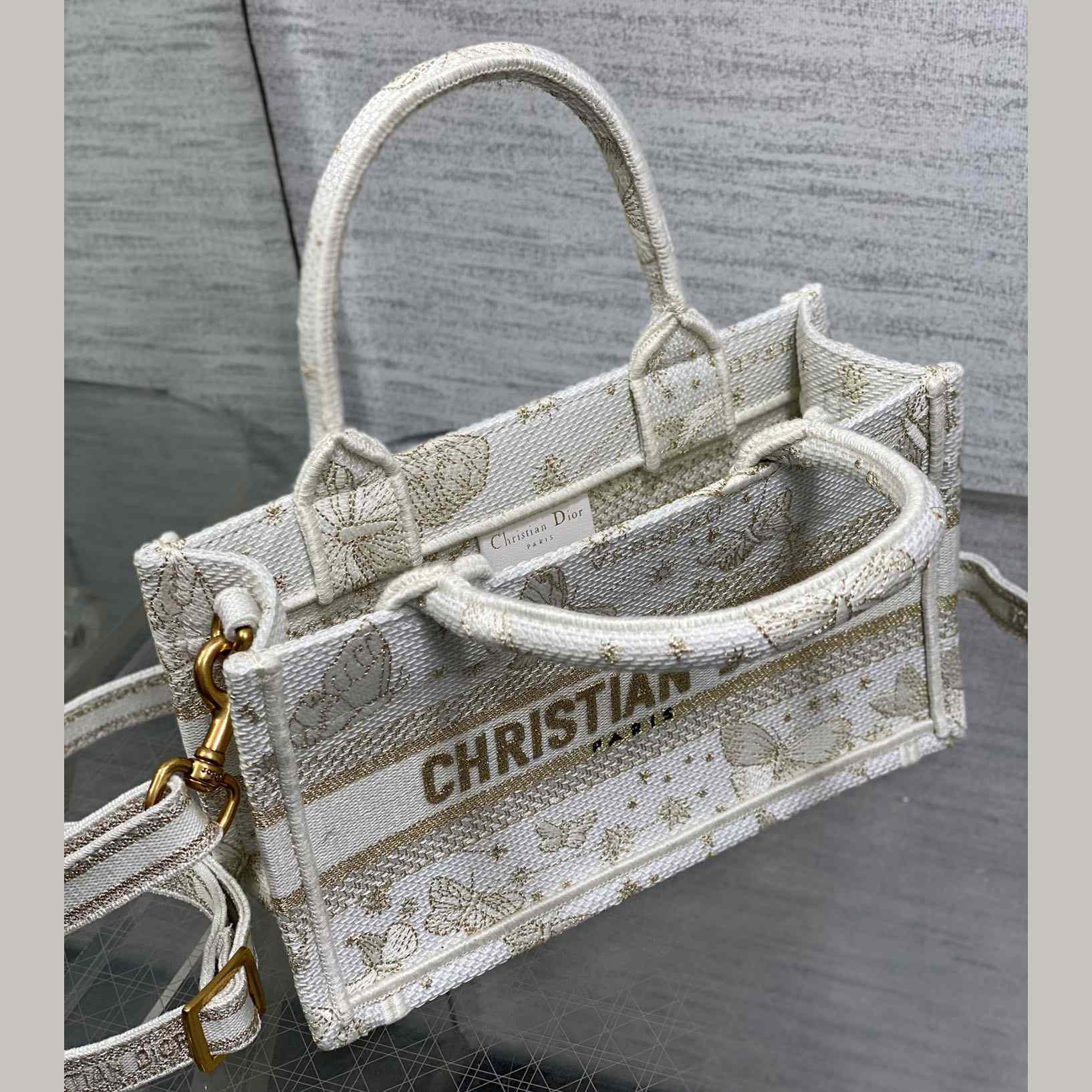 Dior Medium Lady D-Lite Bag - FashionPlug