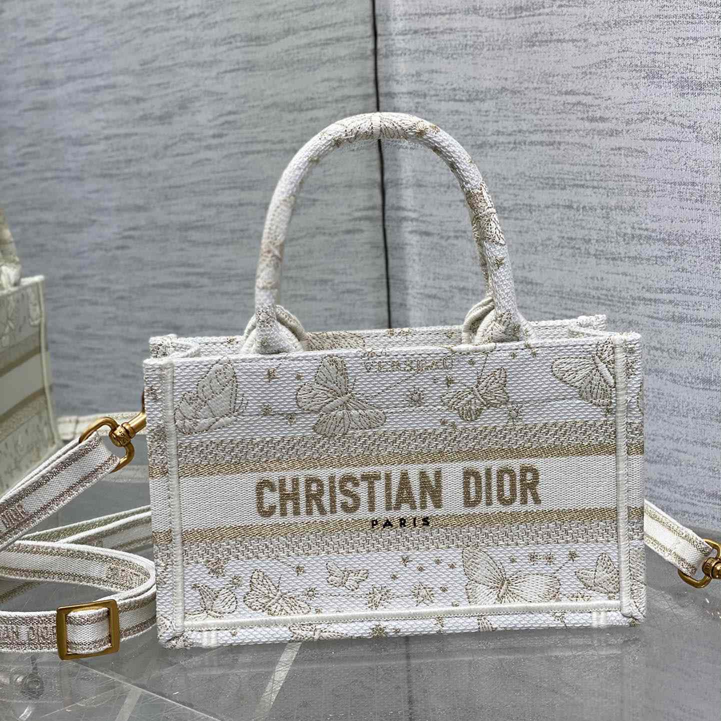 Dior Medium Lady D-Lite Bag - FashionPlug