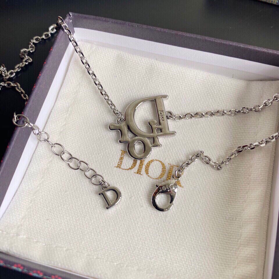 Dior Necklace - FashionPlug