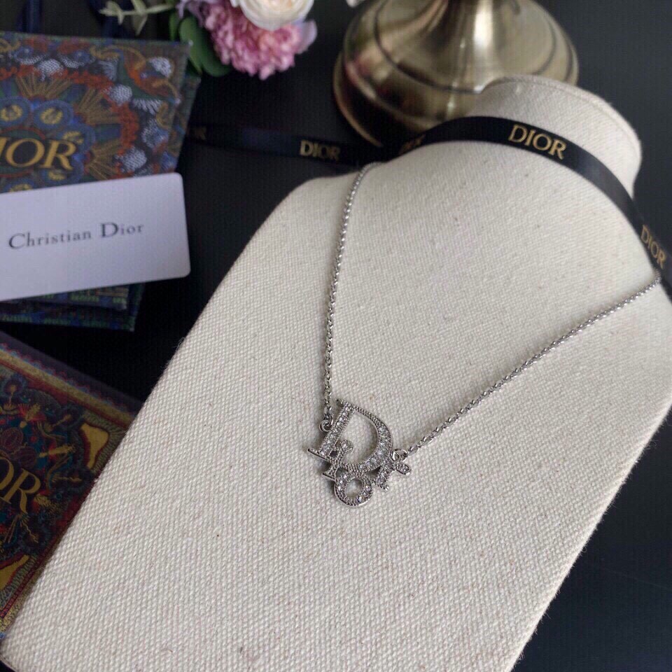Dior Necklace - FashionPlug