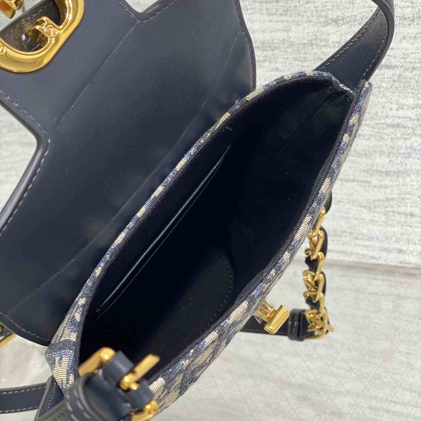 Dior 30 Montaigne Dior Amber Mini Bucket Bag - FashionPlug