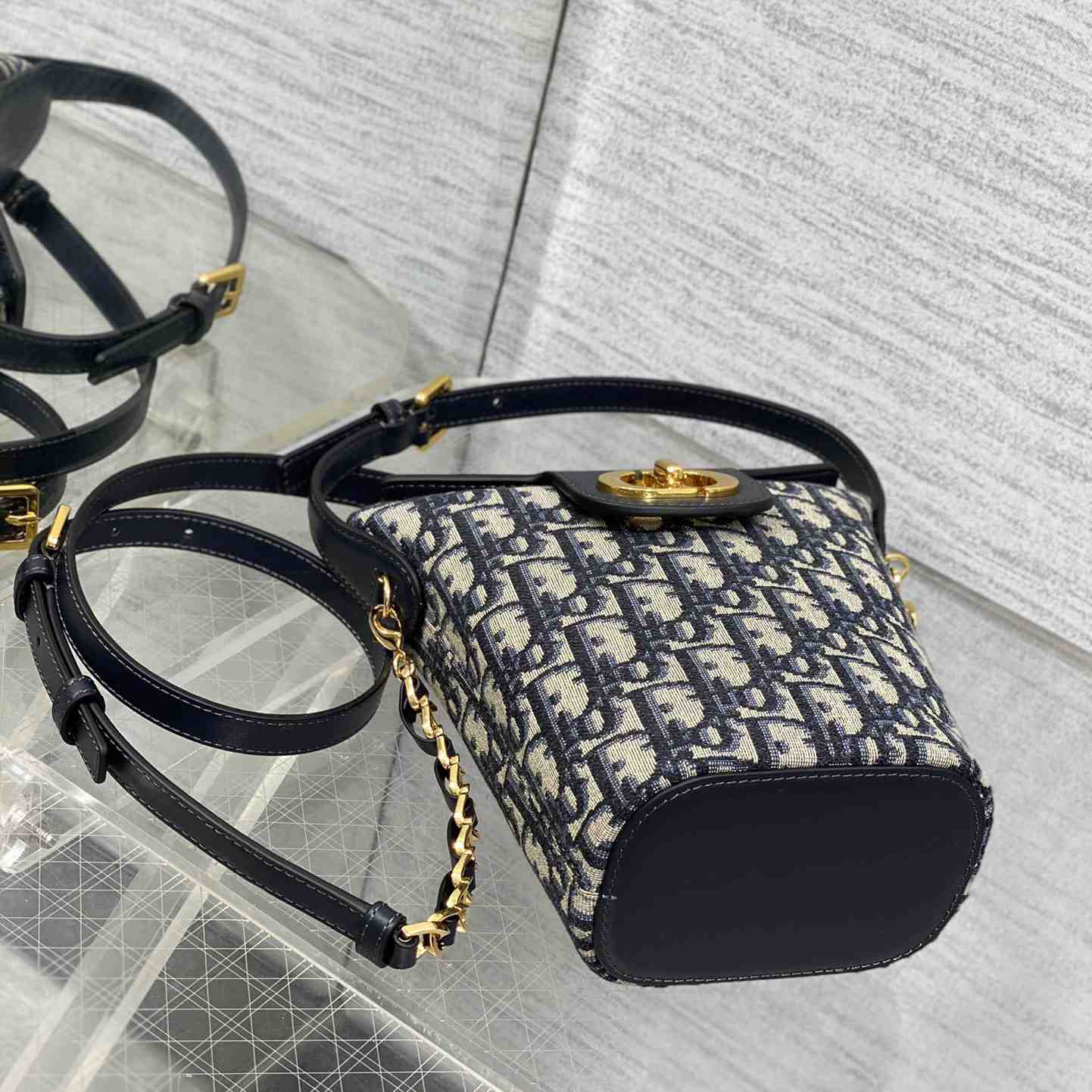 Dior 30 Montaigne Dior Amber Mini Bucket Bag - FashionPlug