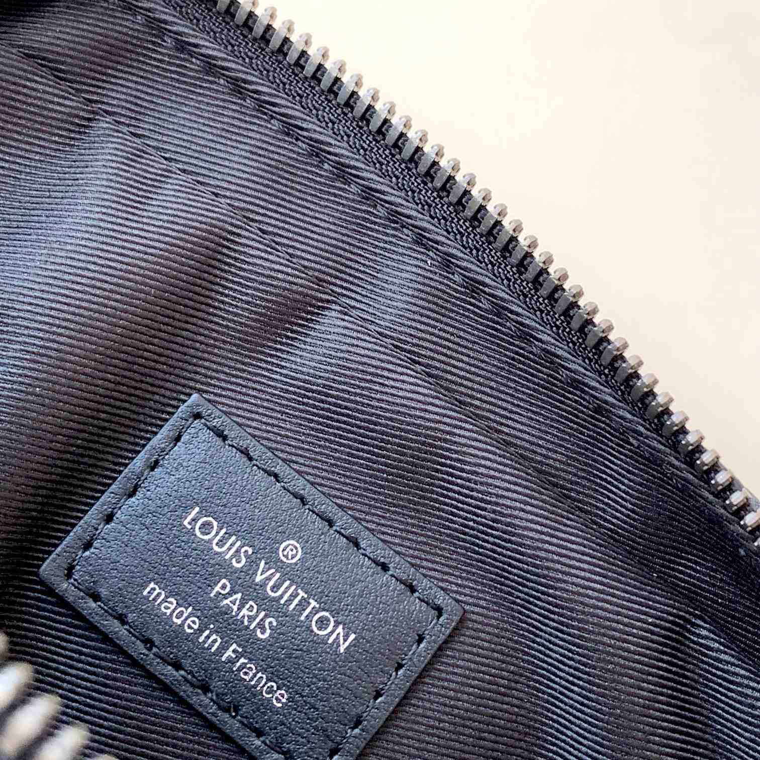 Louis Vuitton Nano Porte Documents Voyage   M82770 - FashionPlug