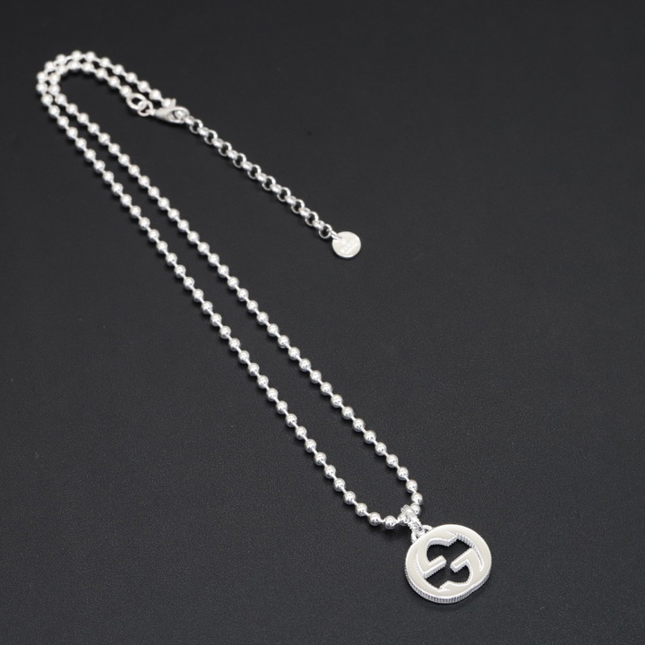 Gucci Interlocking G Necklace In Silver - FashionPlug
