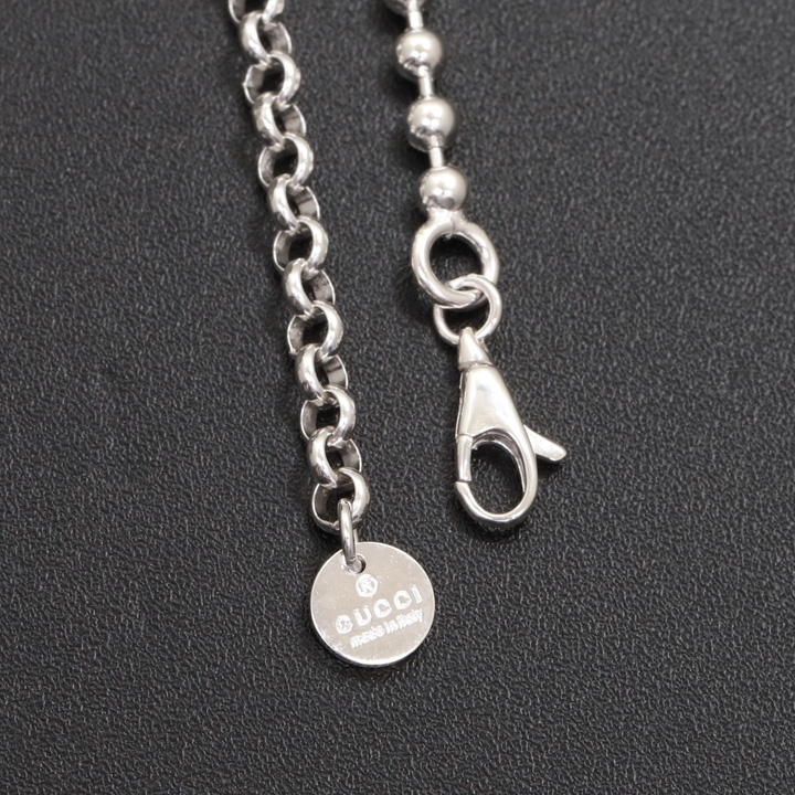 Gucci Interlocking G Necklace In Silver - FashionPlug