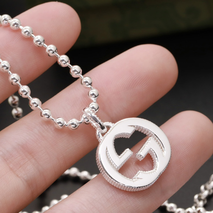 Gucci Interlocking G Necklace In Silver - FashionPlug