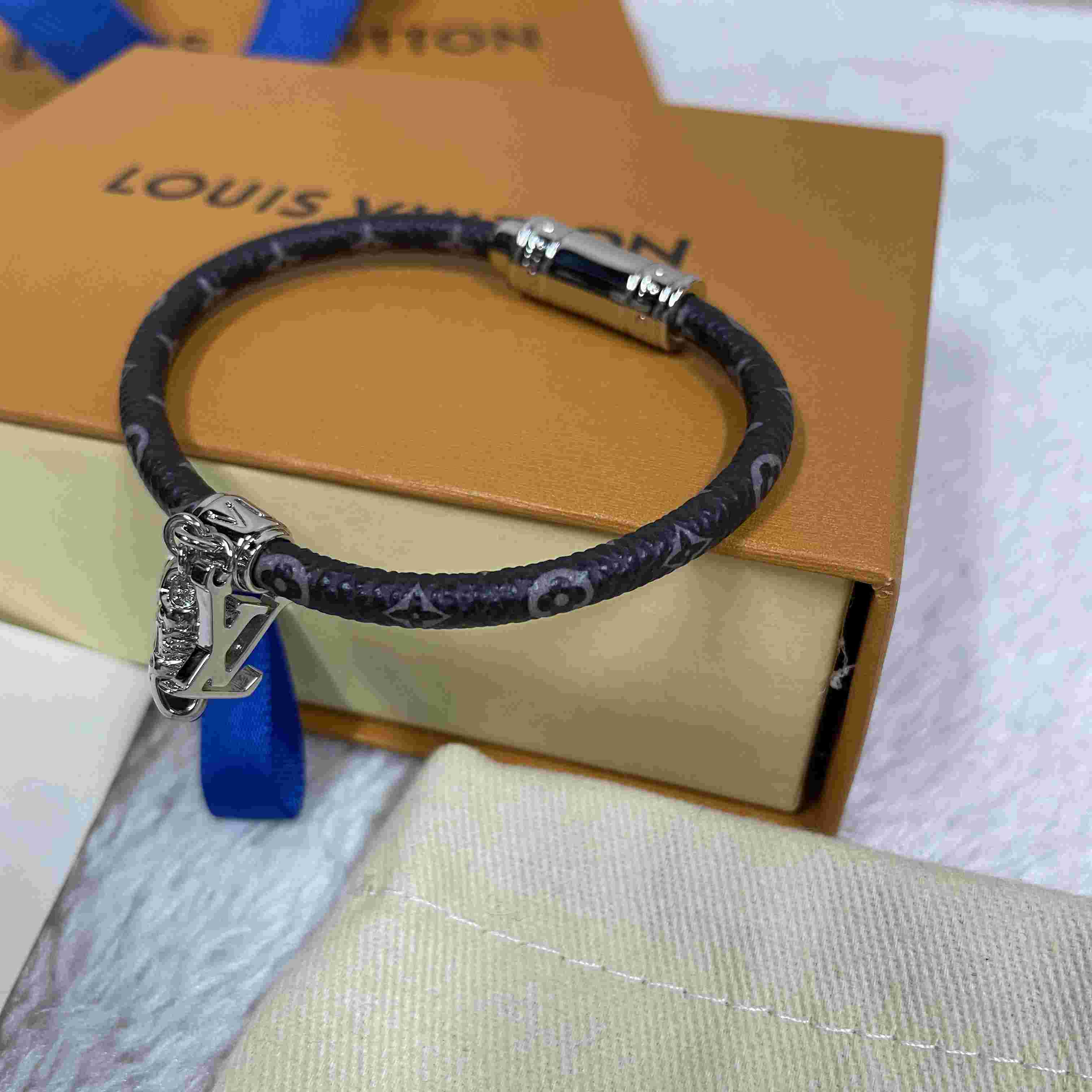 Louis Vuitto LV Icon Trainer Leather Bracelet   M8343 - FashionPlug