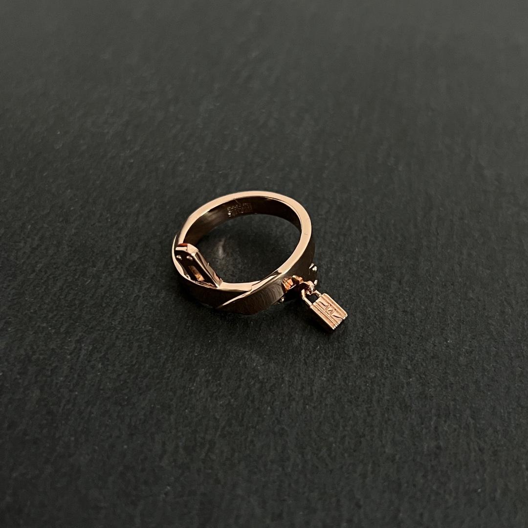 Hermes Kelly Gavroche Ring - FashionPlug