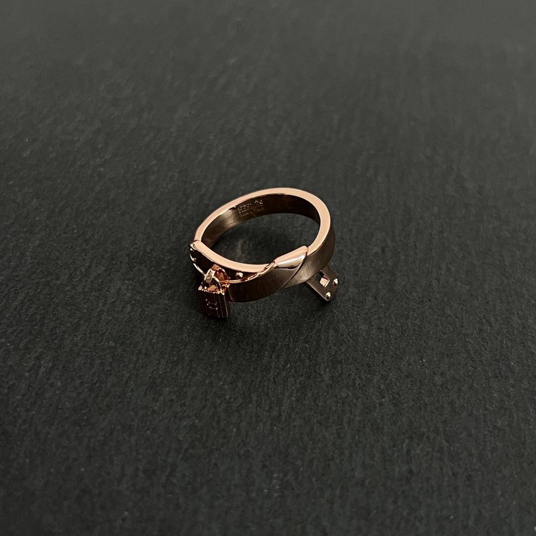 Hermes Kelly Gavroche Ring - FashionPlug