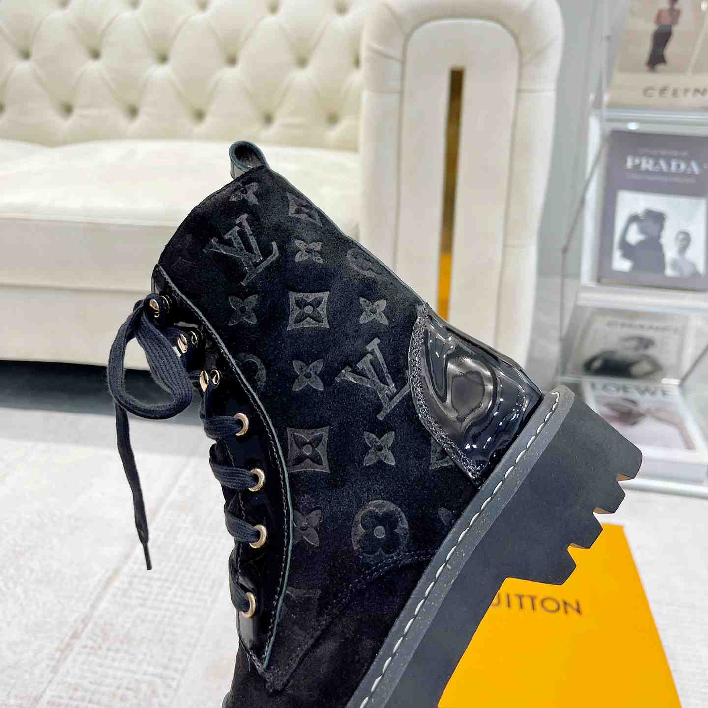 Louis Vuitton Territory Flat Ranger - FashionPlug