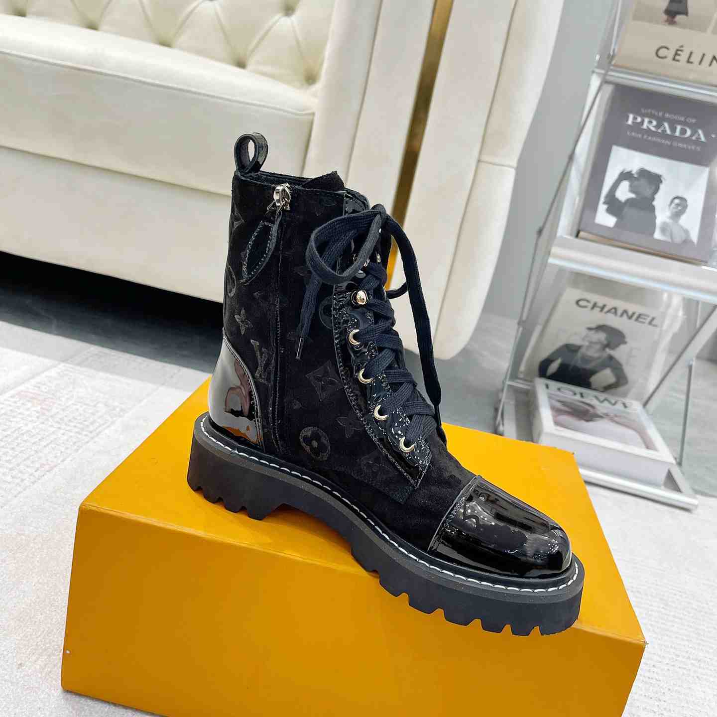 Louis Vuitton Territory Flat Ranger - FashionPlug
