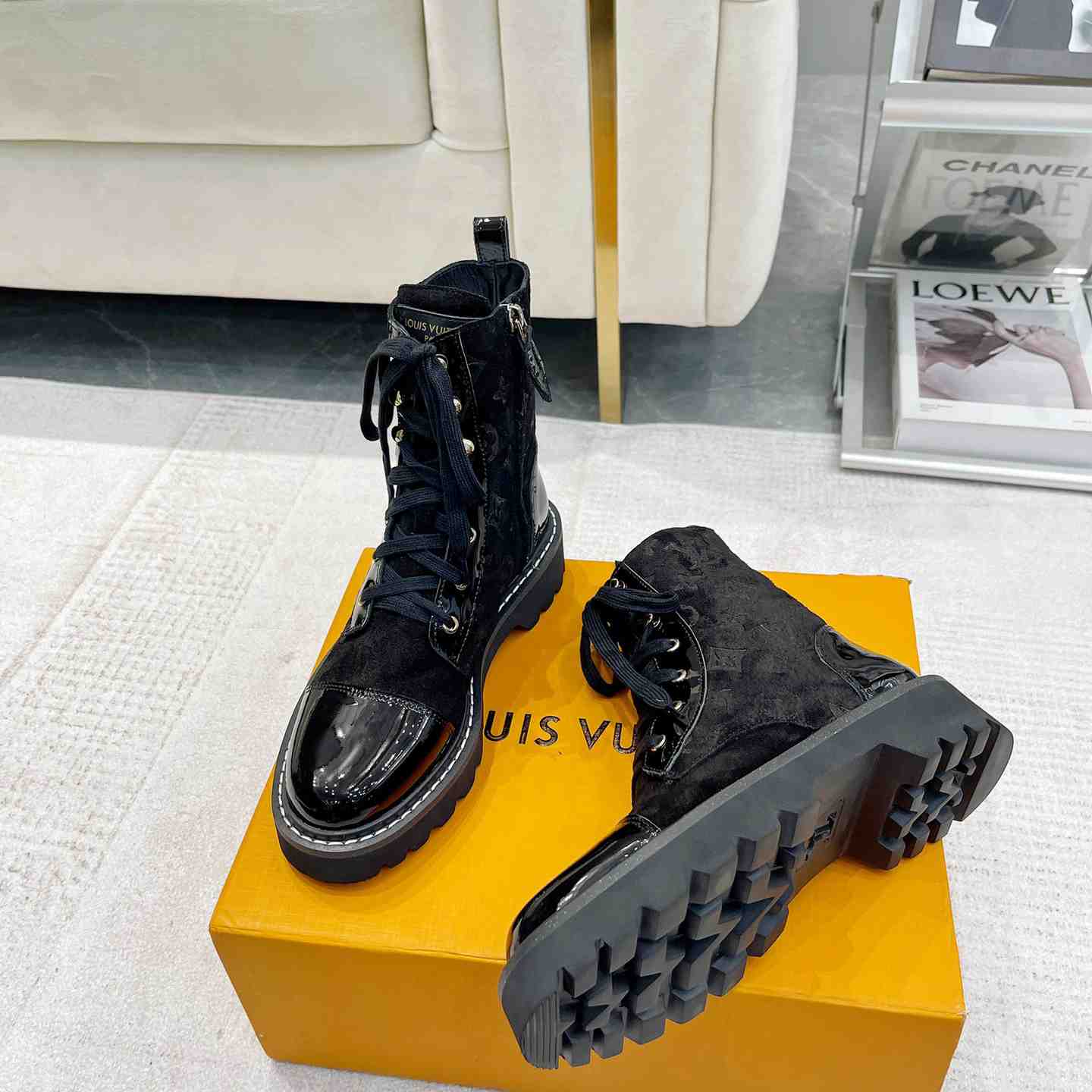 Louis Vuitton Territory Flat Ranger - FashionPlug