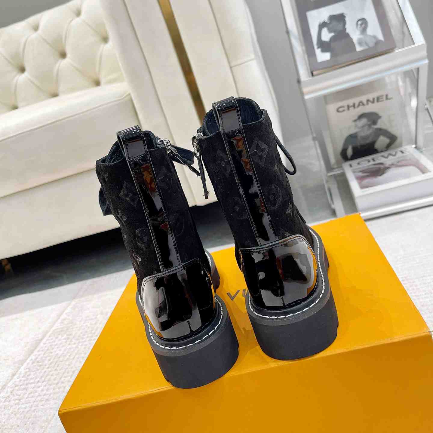 Louis Vuitton Territory Flat Ranger - FashionPlug