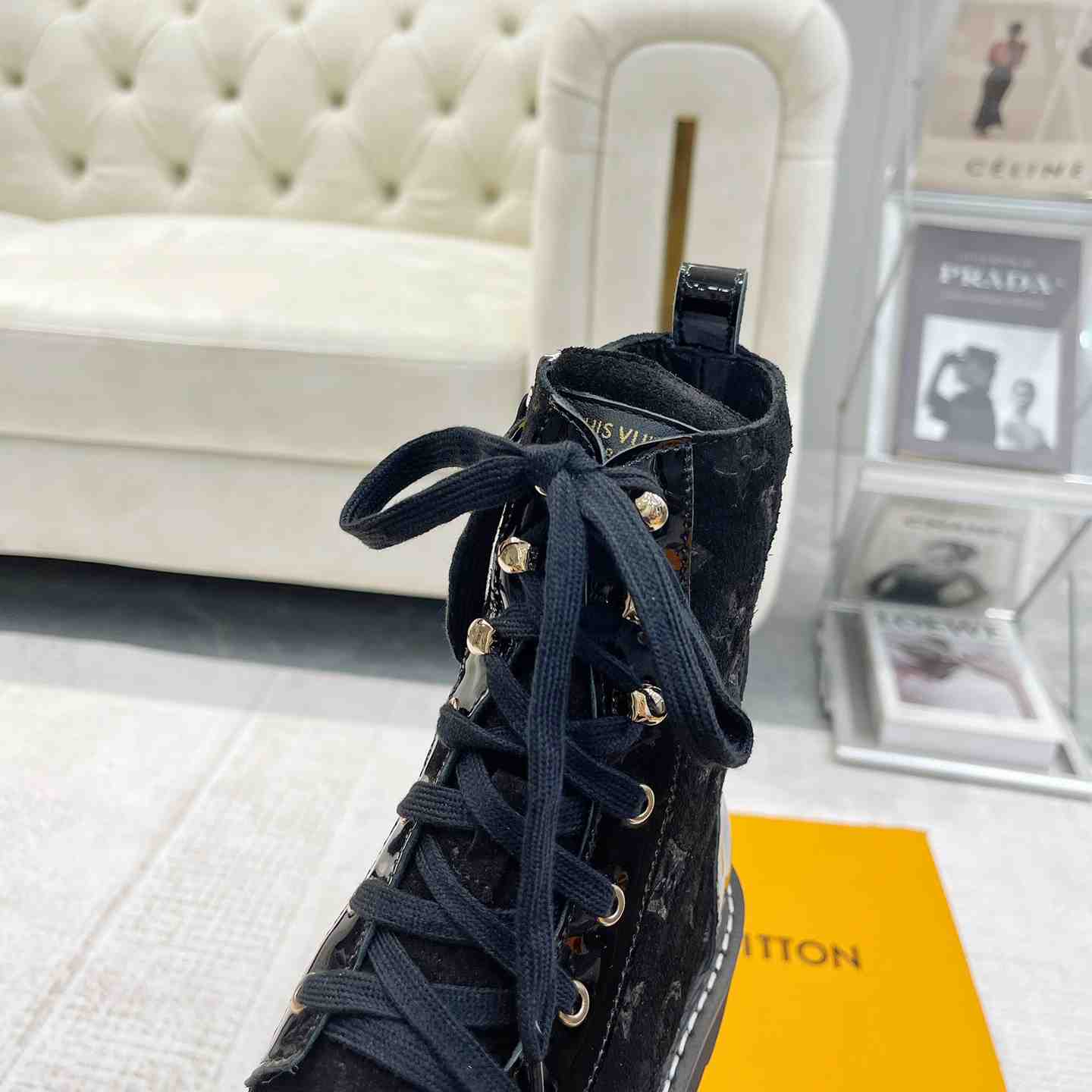 Louis Vuitton Territory Flat Ranger - FashionPlug