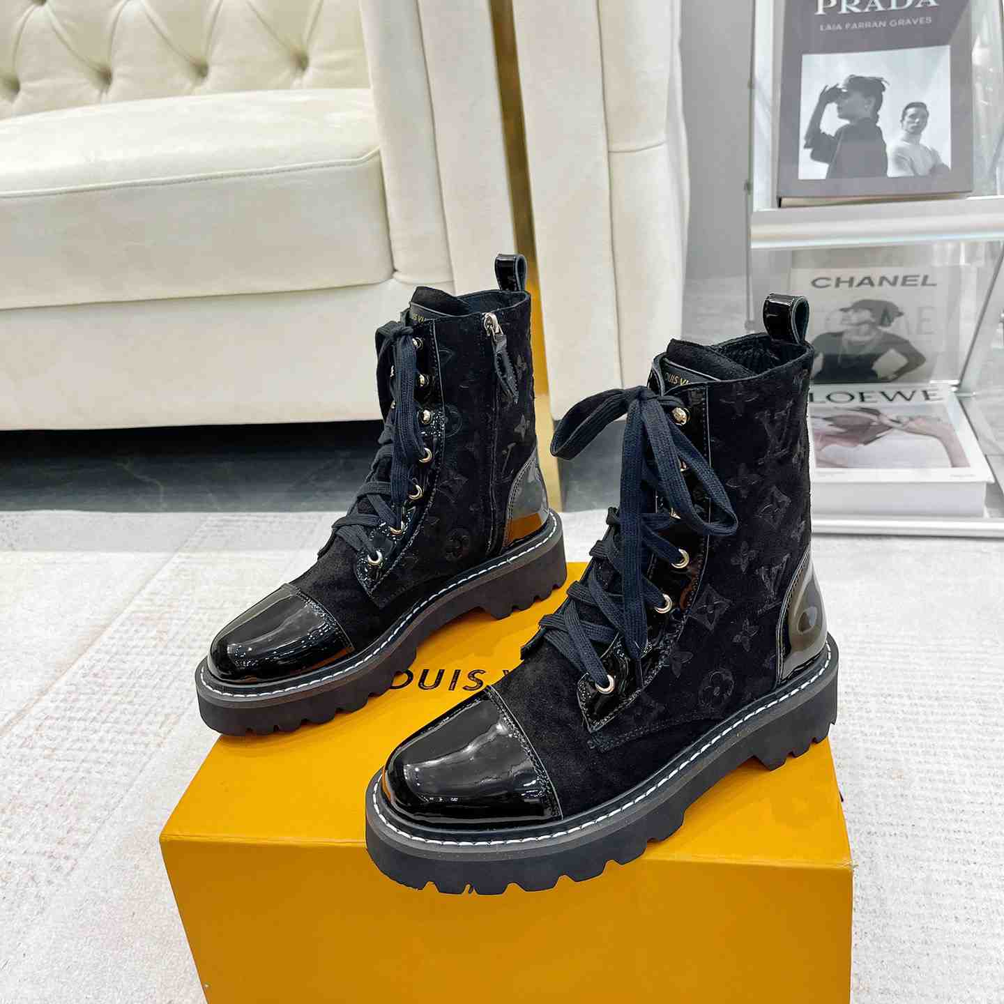 Louis Vuitton Territory Flat Ranger - FashionPlug
