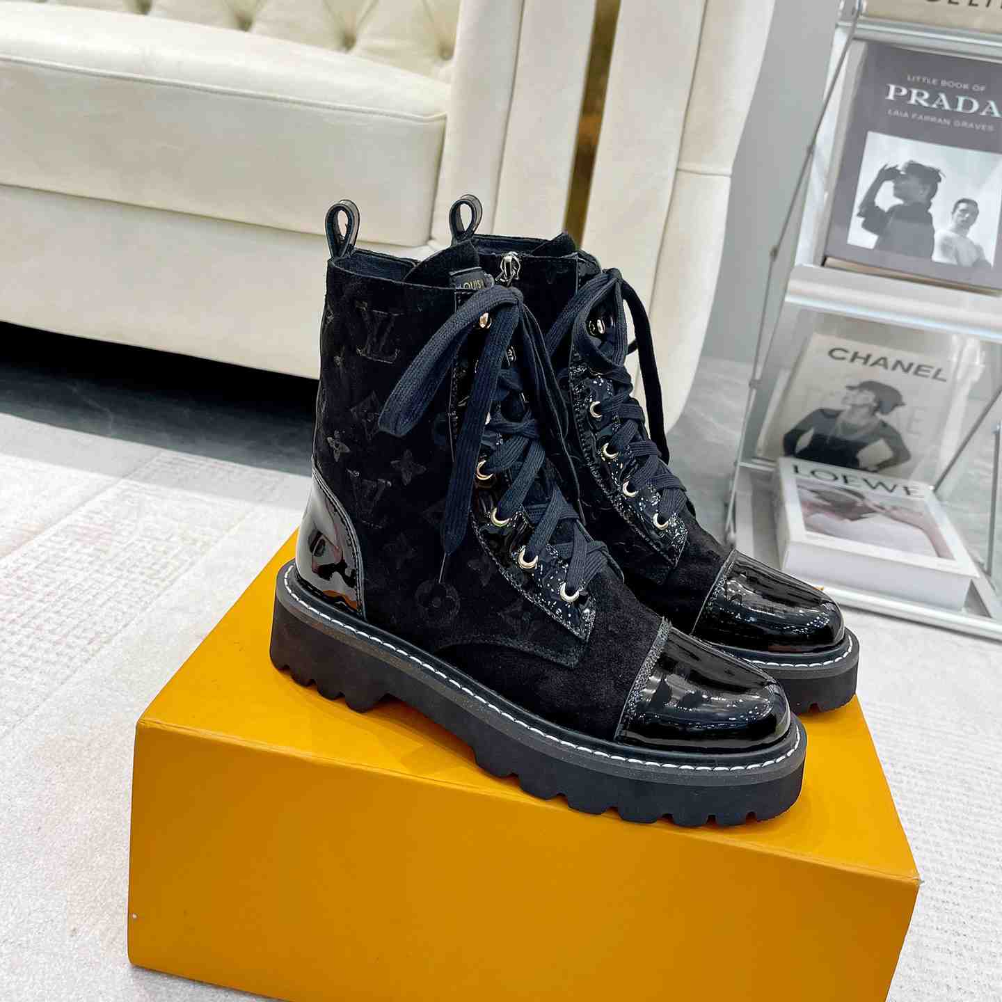 Louis Vuitton Territory Flat Ranger - FashionPlug