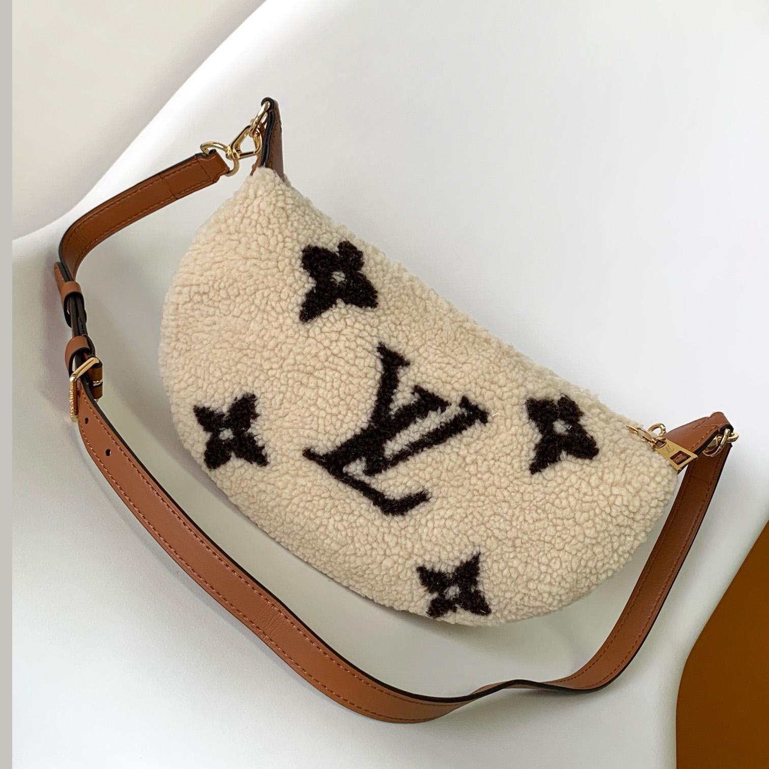 Louis Vuitton Over The Moon   M23321 - FashionPlug