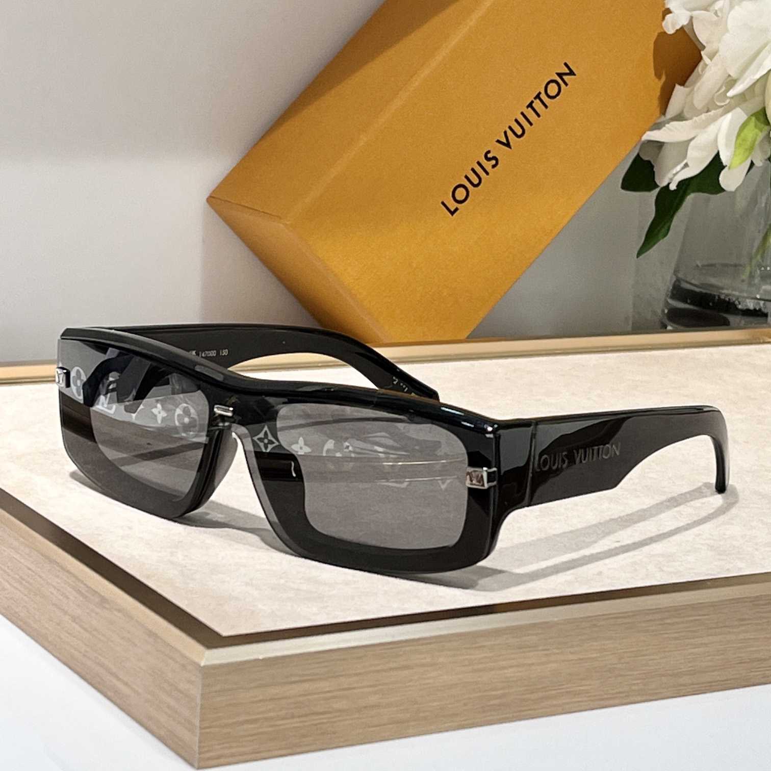 Louis Vuitton LV Speed Mask Sunglasses     Z2057E - FashionPlug