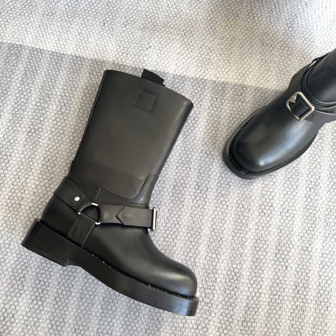 Burberry Leather Saddle Low Boots - FashionPlug