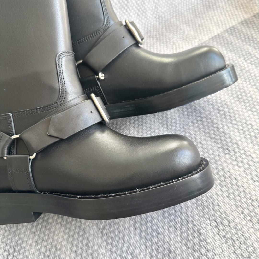 Burberry Leather Saddle Low Boots - FashionPlug