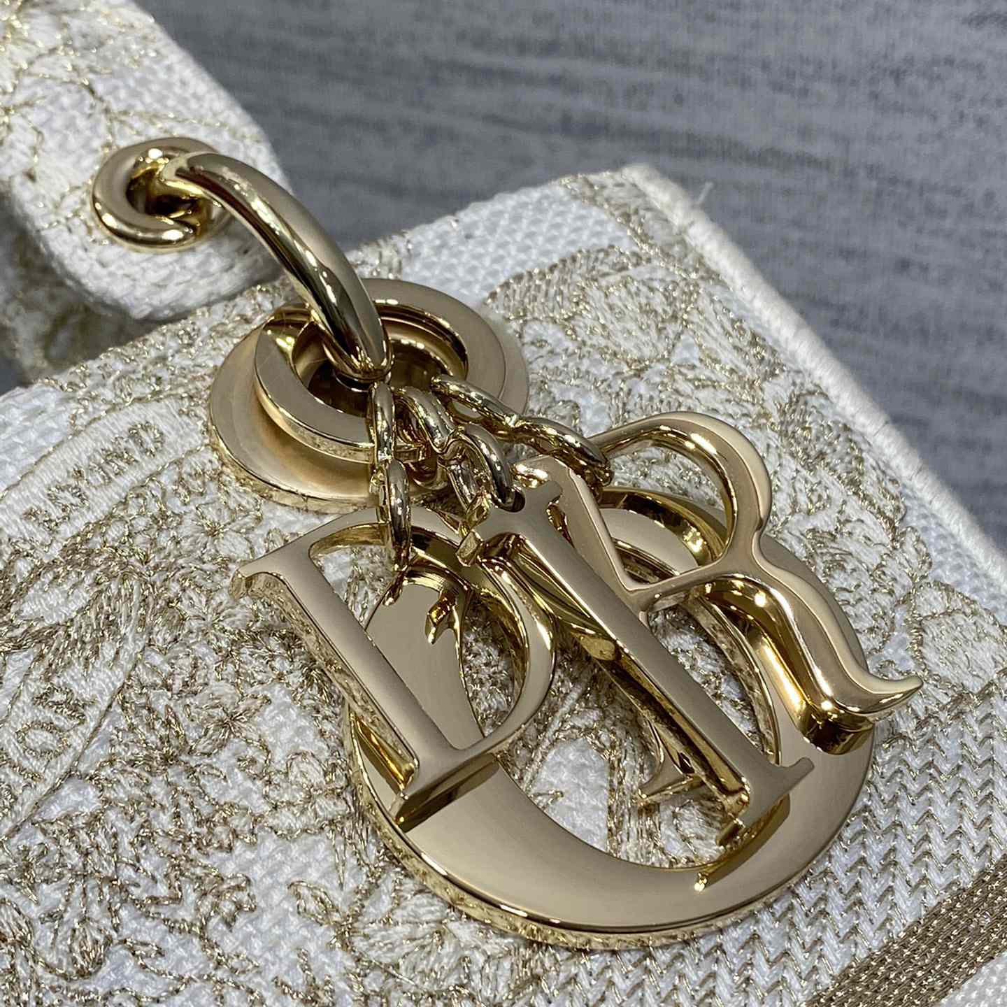 Dior Medium Lady D-lite Bag - FashionPlug